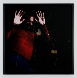 Dorian Sari The itch is back III, 2023 124 x 6 x 124 cm Inkjet Print, AluDiBond, Glas, Stein Edition von 1 + 1 AP 