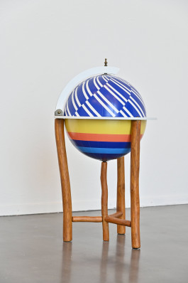 Nicholas Warburg, Ehen in Gummersburg, 2023, 120 x 56 x 56 cm, Mixed Media 