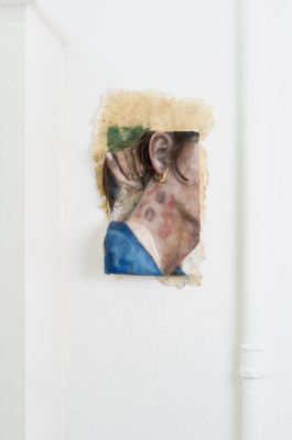 Mona Filleul Elbis Rever, 2022 Murier fiber, beeswax, tempera, oil, hemp 40 x 25 cm 