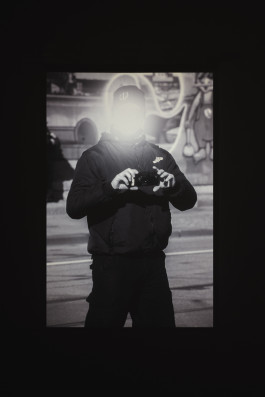 Jonas Höschl 80 Portraits: 73 Männer, 7 Frauen variable dimensions 80 slides, Carousel slide projector