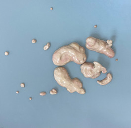 Emma Adler SUPERFLARE (Carrington 20.20) 2019 ca. 40 x 40 cm Ceramic, reflective fabric 