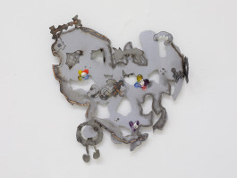 Antonia Nannt, Lawless Lawn (carnival garden), Stahlblech, Glas, Zinn, 70 x 65 cm 