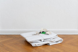 Dorian Sari Packed memory, 2023 Tapete, Plakate 104 x 8x 146 cm 