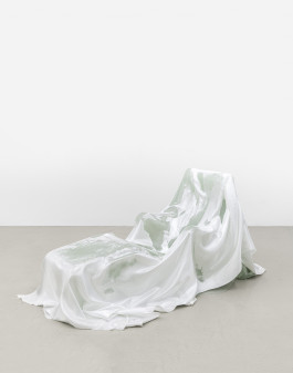 Noémi Barbaglia, Still, 2024, Glasfaser, Kunstharz 200x100x80 cm